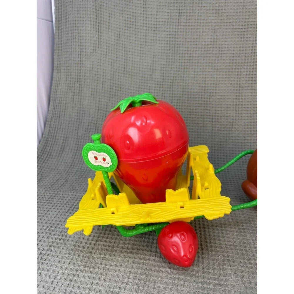 Vintage Strawberry Shortcake Snail Cart Playset Escargot Snail Vehicle 1980s toy
